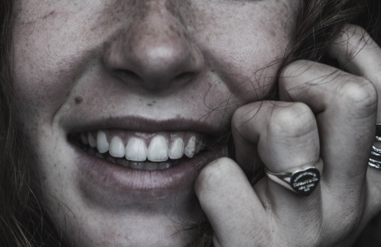 Common causes of tooth pain